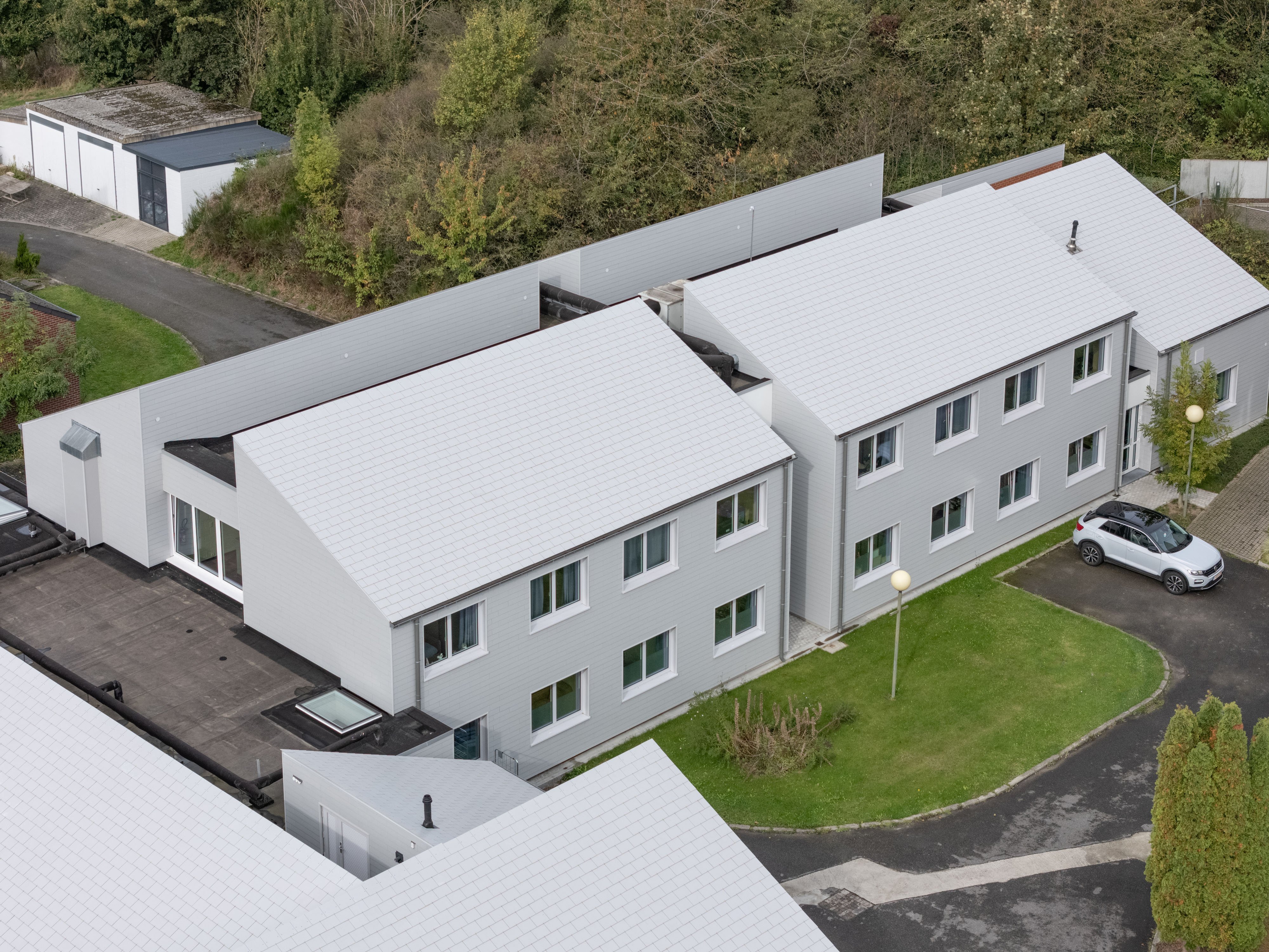 Verouderd tehuis omgetoverd tot fraaie en energiezuinige woonzorgomgeving