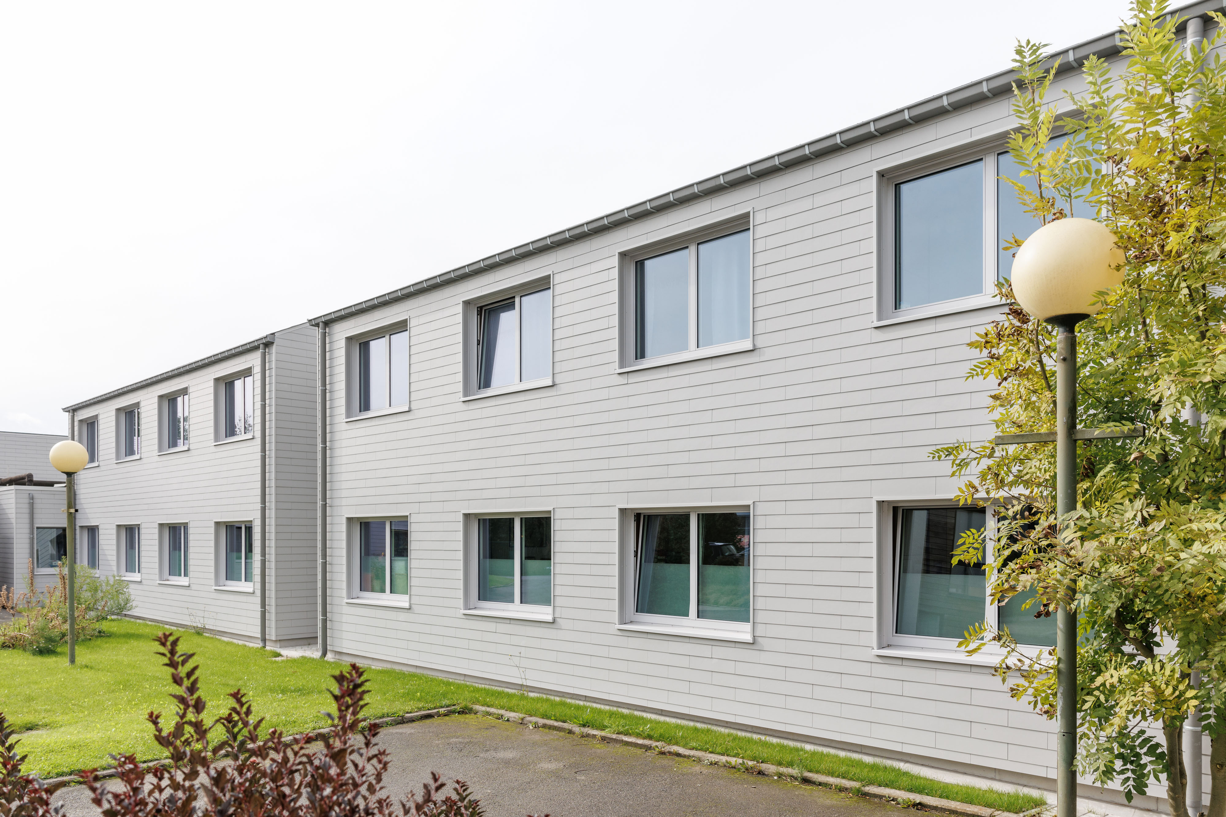 Verouderd tehuis omgetoverd tot fraaie en energiezuinige woonzorgomgeving