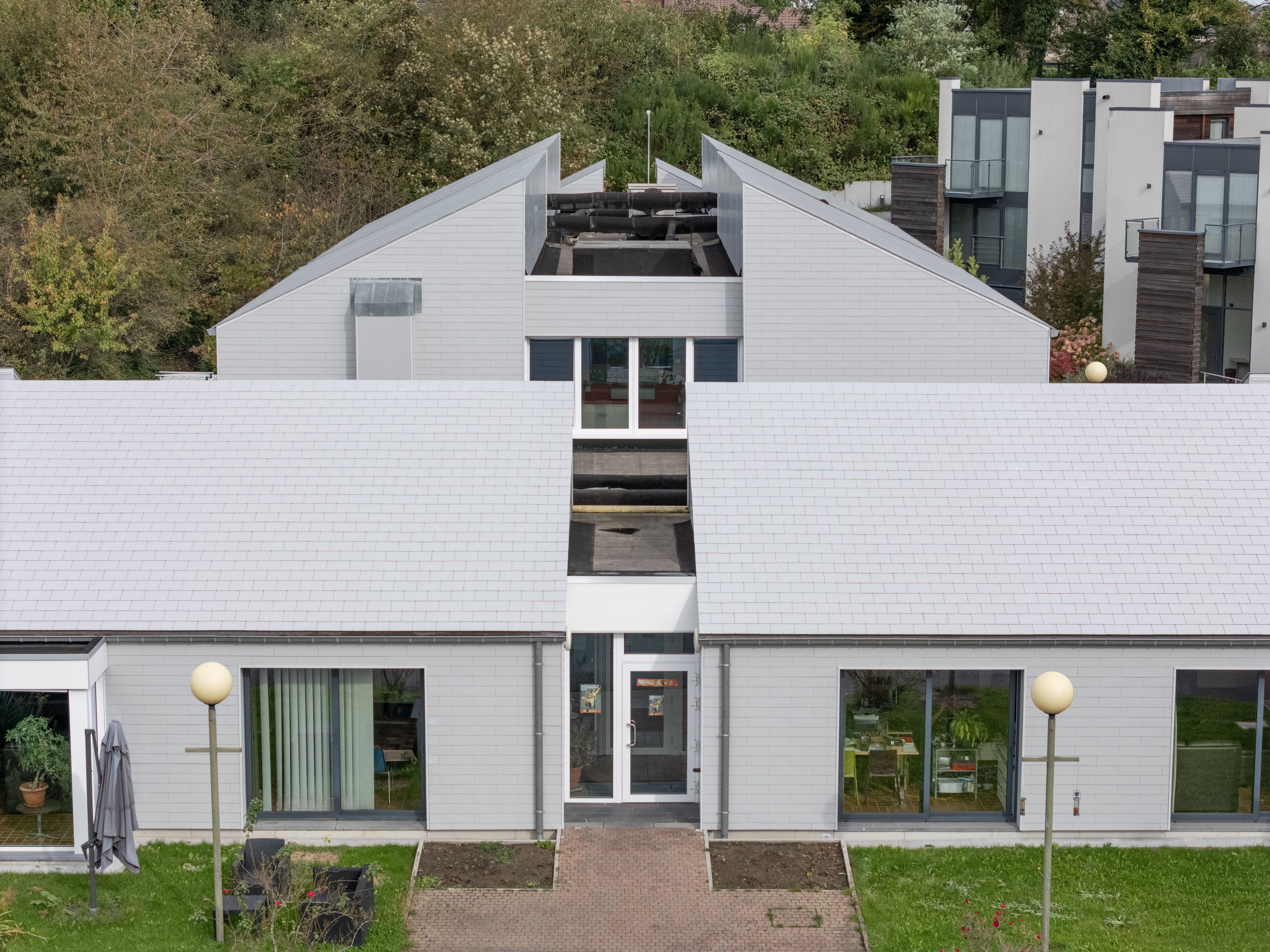 Verouderd tehuis omgetoverd tot fraaie en energiezuinige woonzorgomgeving