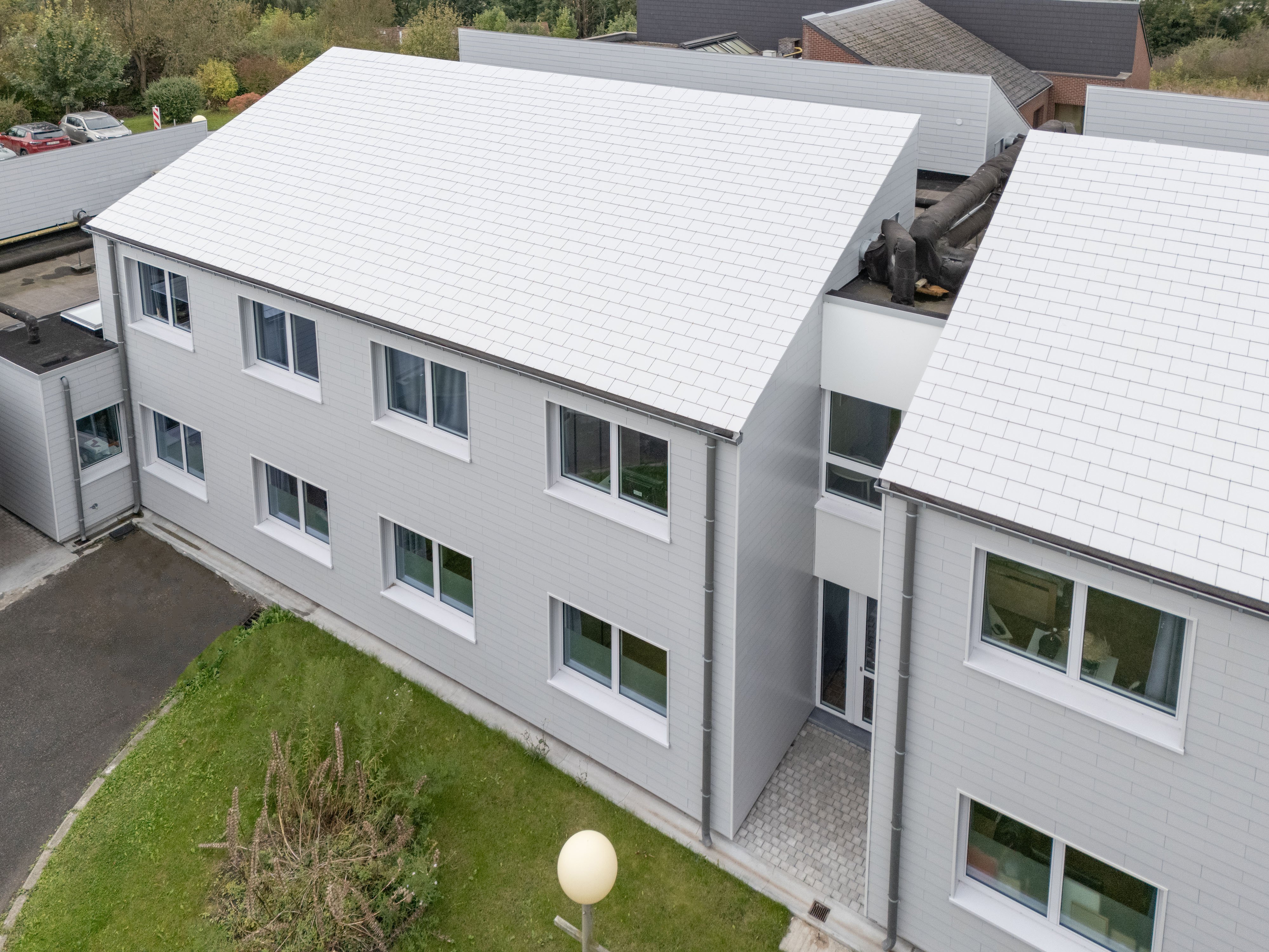 Verouderd tehuis omgetoverd tot fraaie en energiezuinige woonzorgomgeving