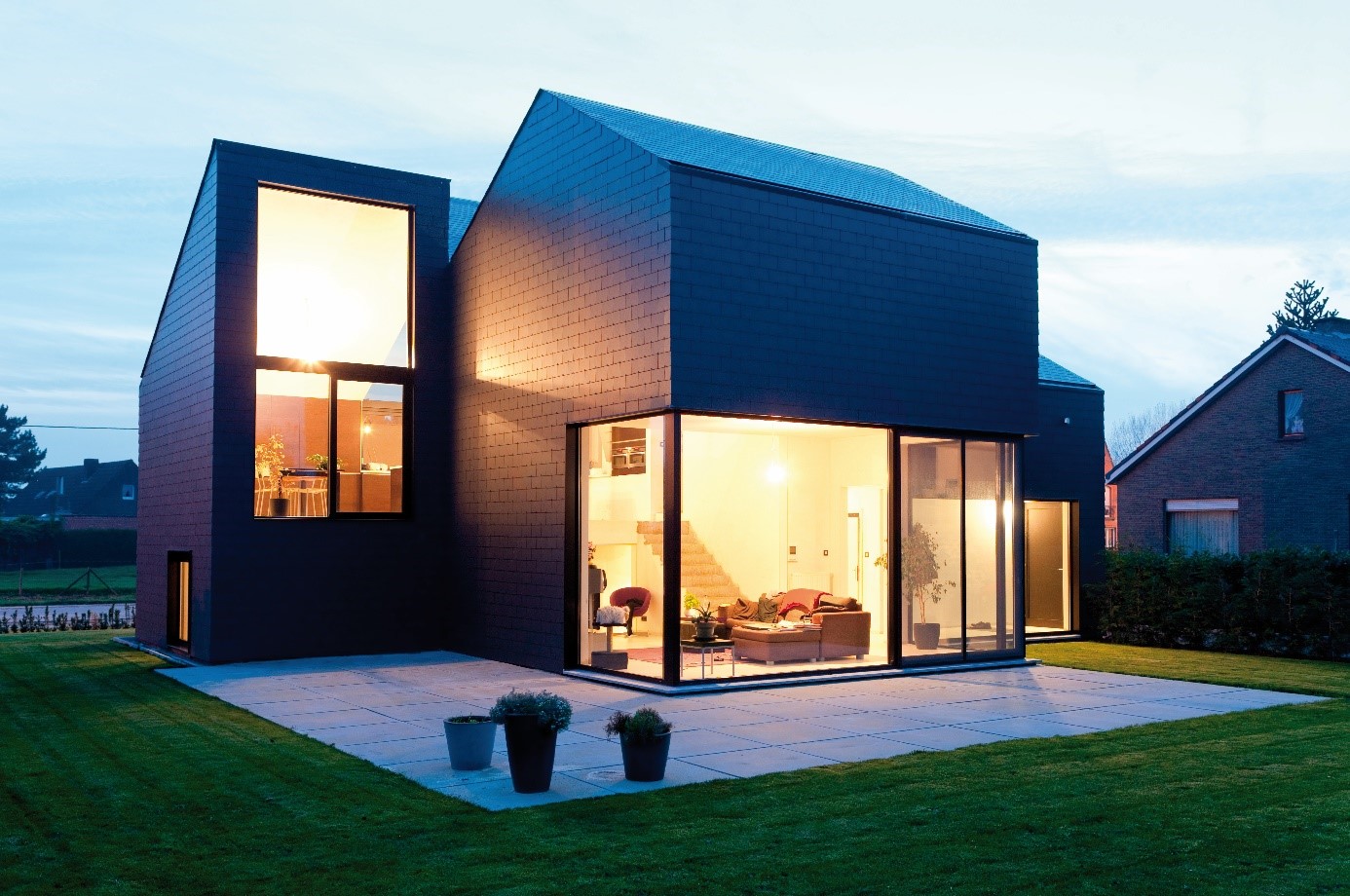 Šīferis jūsu mājai: 5 moderni jumti un fasādes