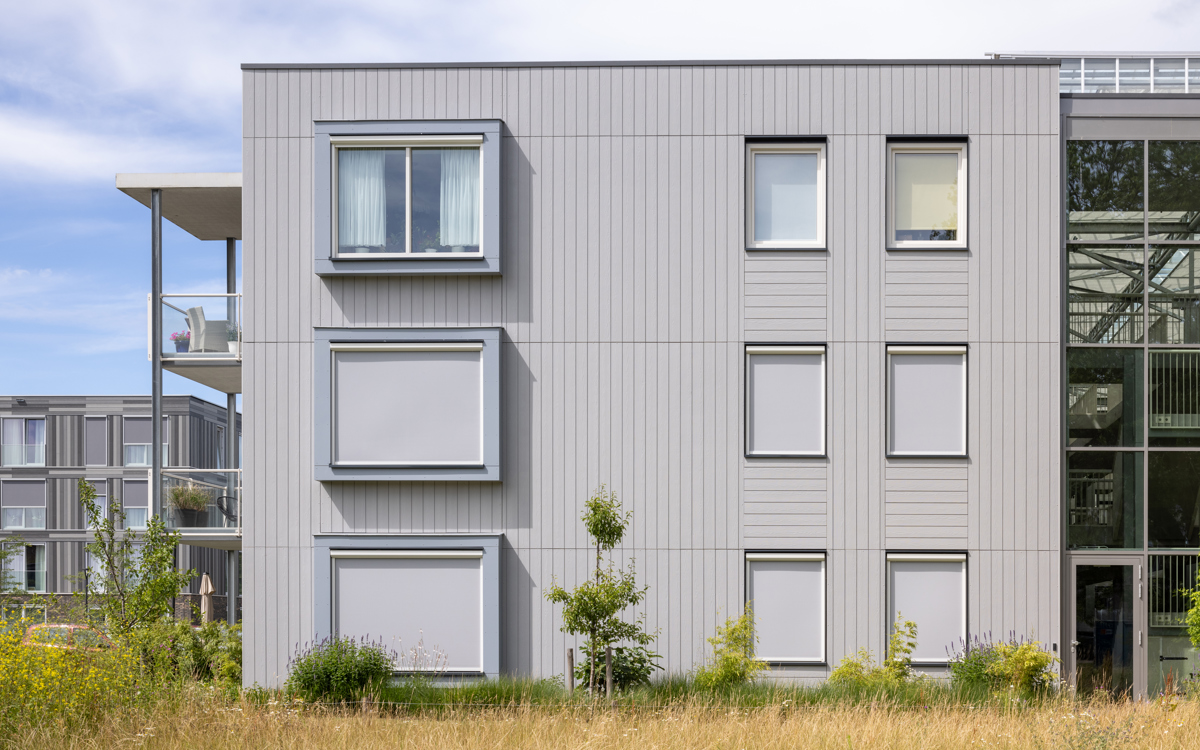 Lames verticales et horizontales pour un concept unique de logement néerlandais