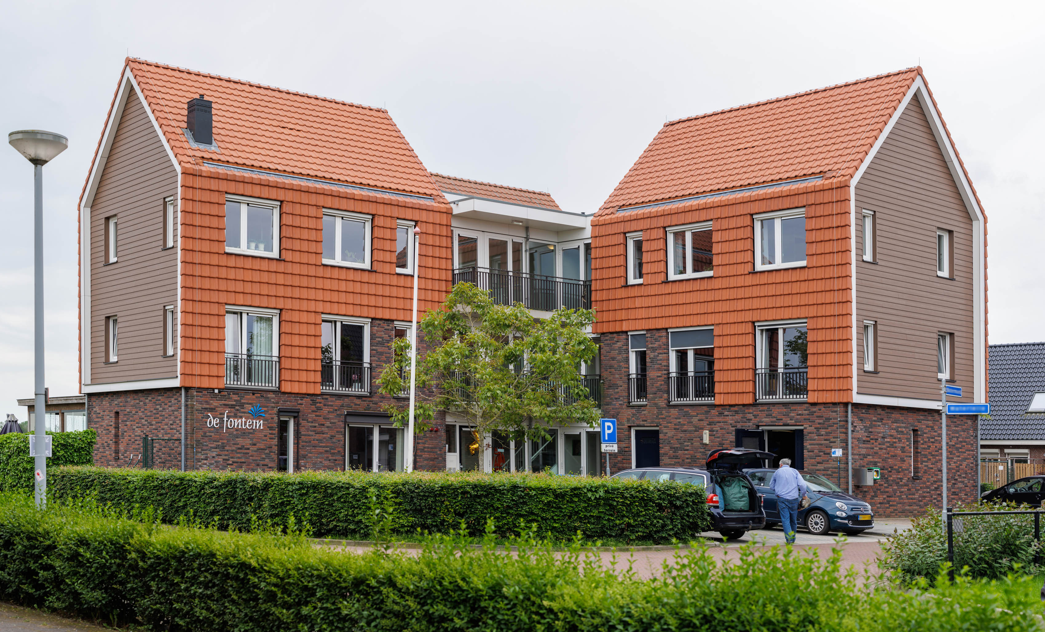 Woonvoorziening krijgt onderhoudsarme gevelbekleding met houtlook