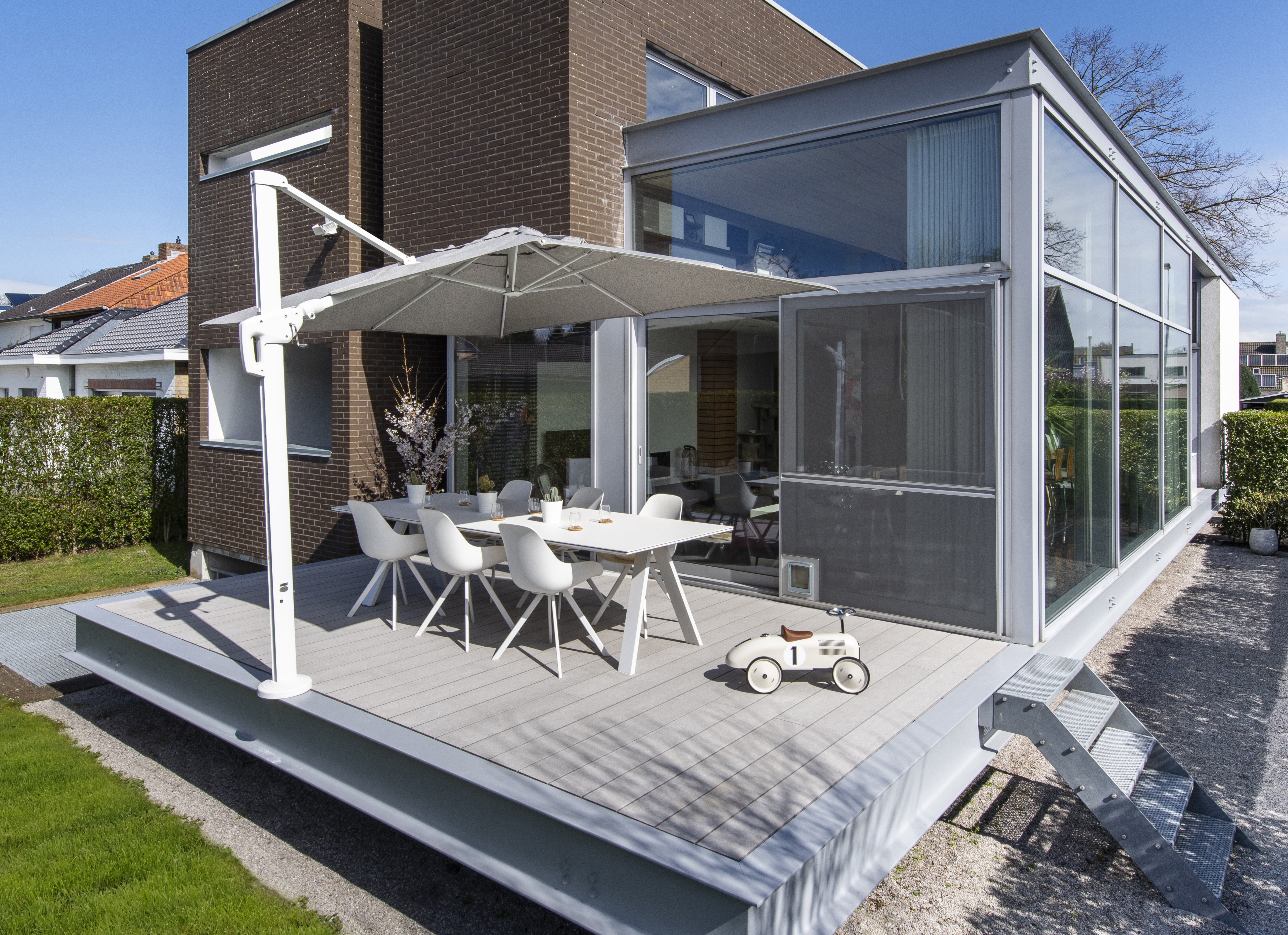 Les lames de terrasse en fibres-ciment Cedral : supérieures aux lames en bois. Lisez la suite ici !