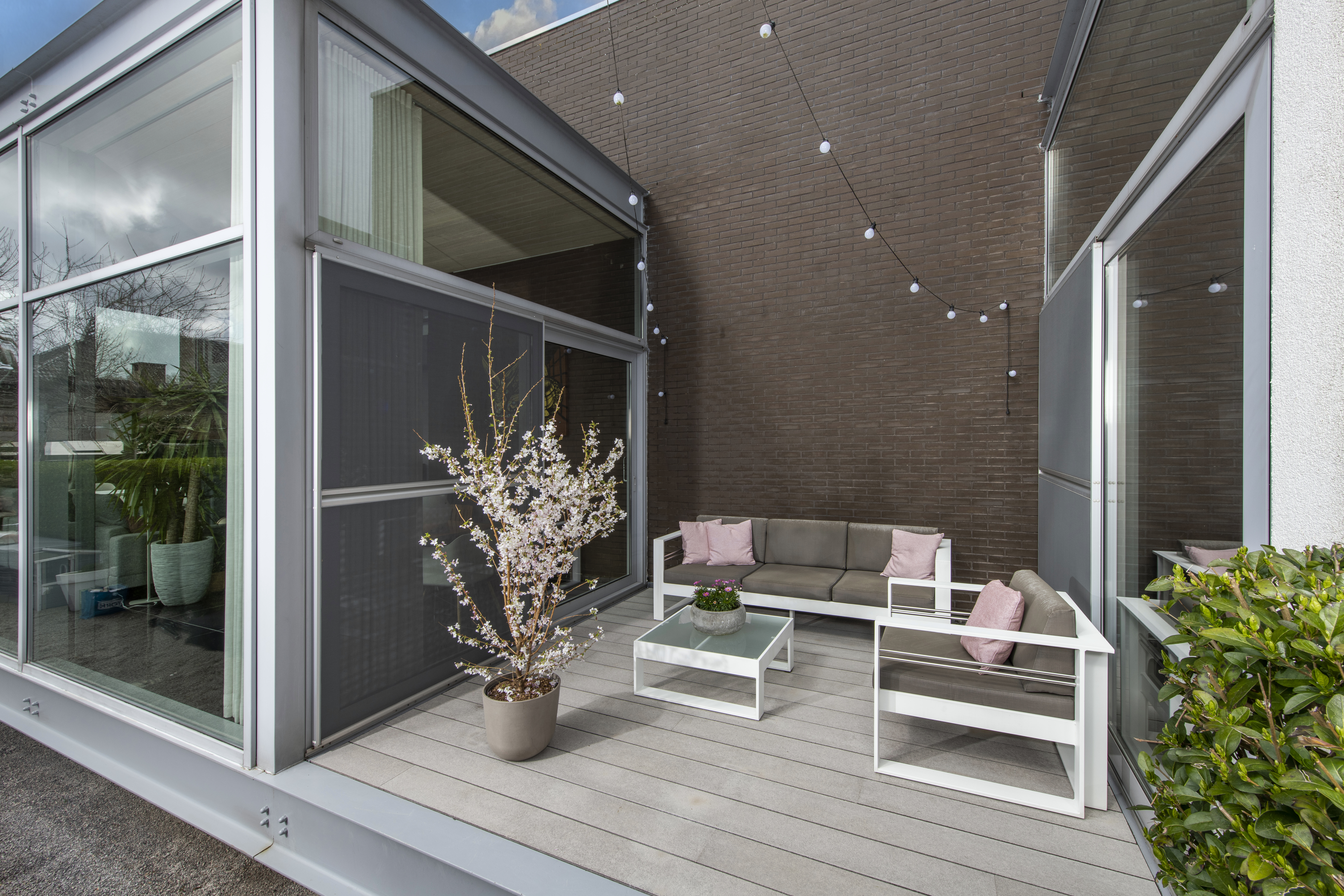 Les lames de terrasse en fibres-ciment Cedral : supérieures aux lames en bois. Lisez la suite ici !