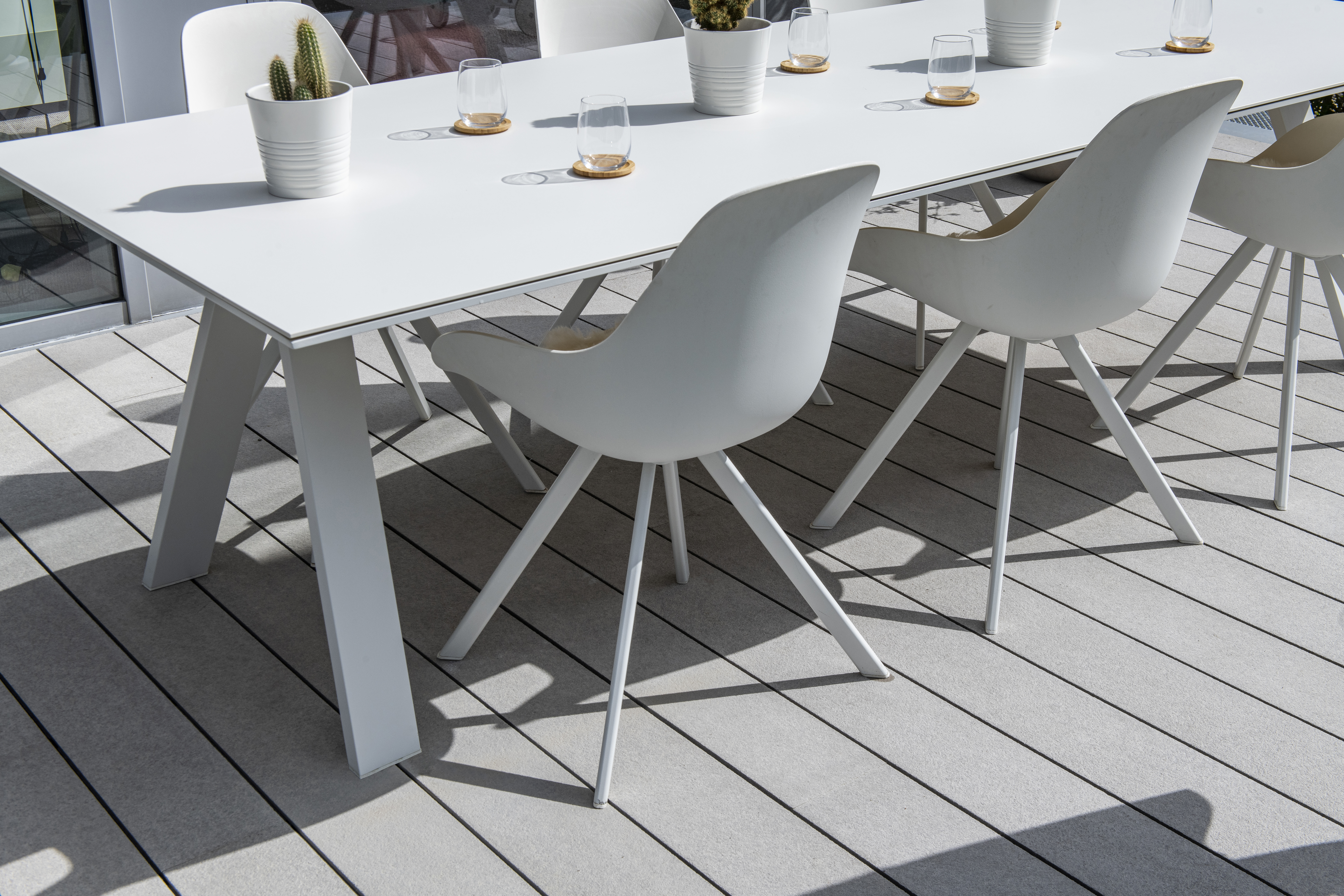 Les lames de terrasse en fibres-ciment Cedral : supérieures aux lames en bois. Lisez la suite ici !