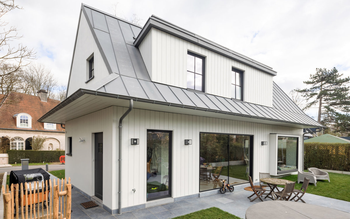 Des lames Cedral blanches pour recréer un style New Hampshire typiquement américain