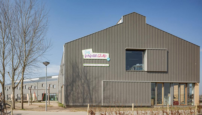 Fraai schoolgebouw combineert typologie van houten schuur met onderhoudsgemak