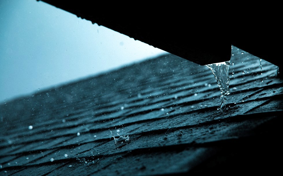 De voordelen van vezelcementleien op een hellend dak