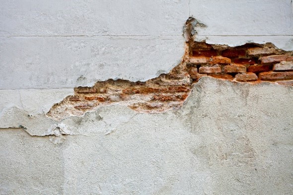 Risse im Putz
