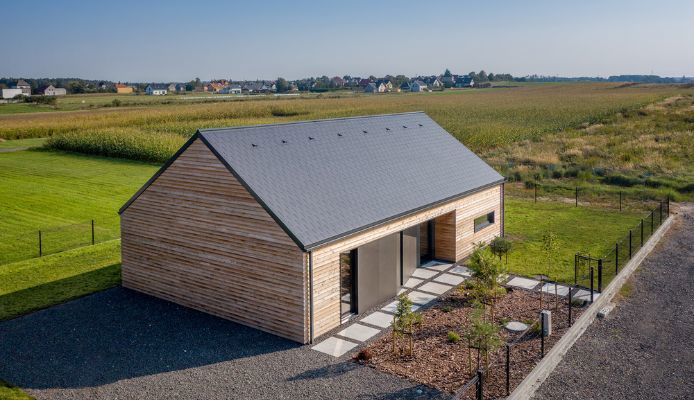 Nowoczesne stodoły z płytkami dachowymi Cedral