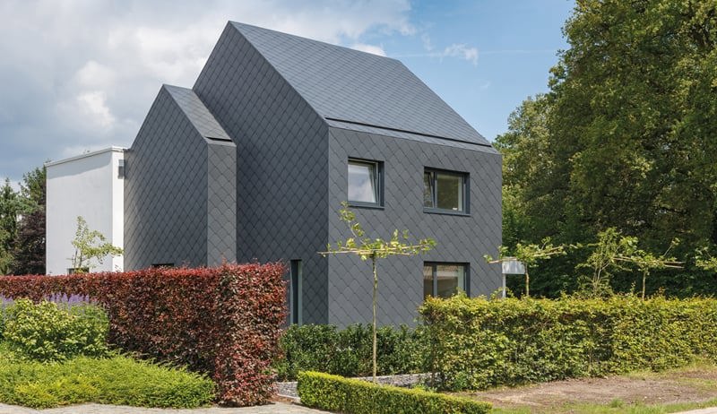 Gebruik leien voor een volledige renovatie van je dak en gevel