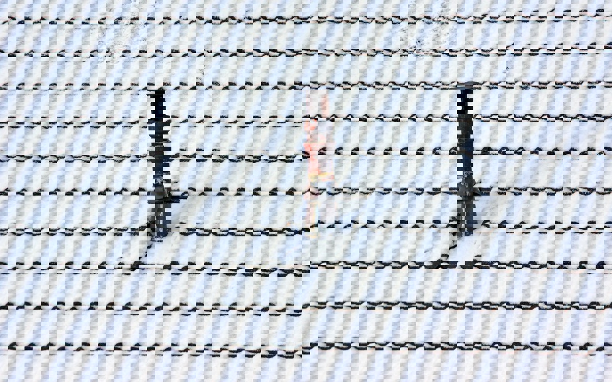 Ihr Dach ist den Elementen ausgesetzt.