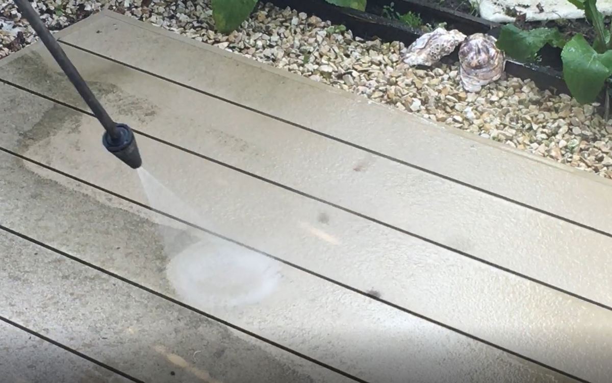 Cleaning the Cedral Terrace - How to keep your terrace beautiful for a long time