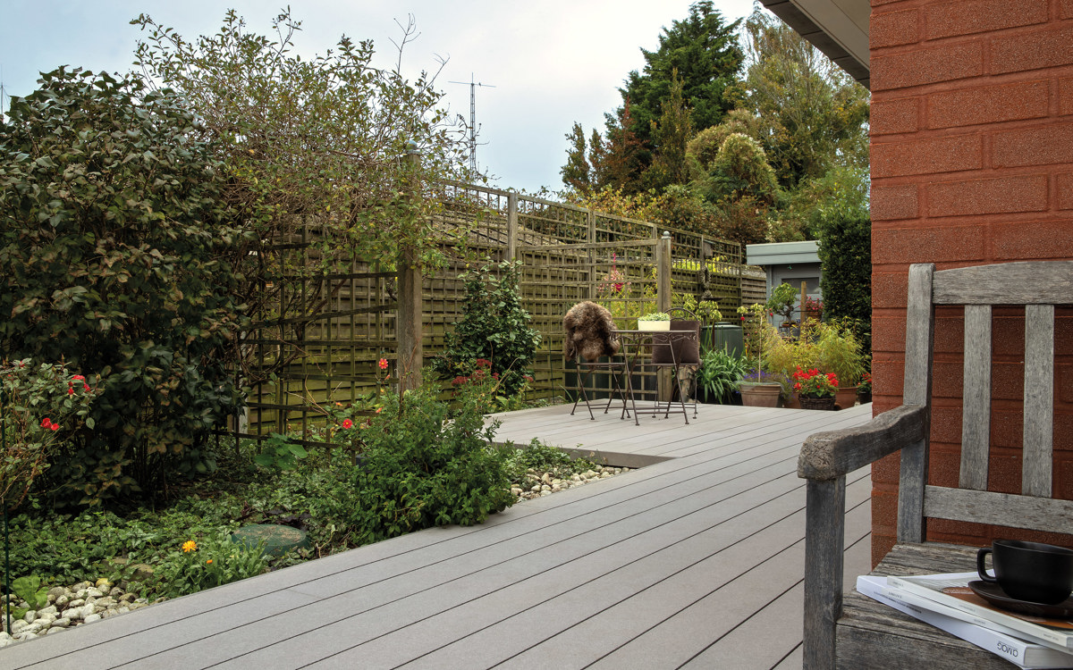 Praktische Tipps zum Verlegen einer Terrasse an einem Hang