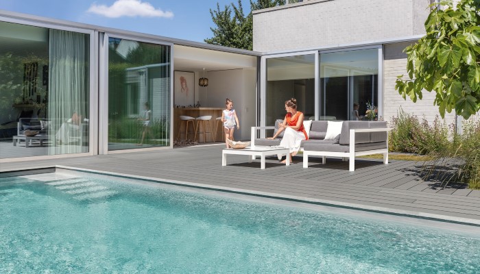 What material to choose for your poolside terrace?