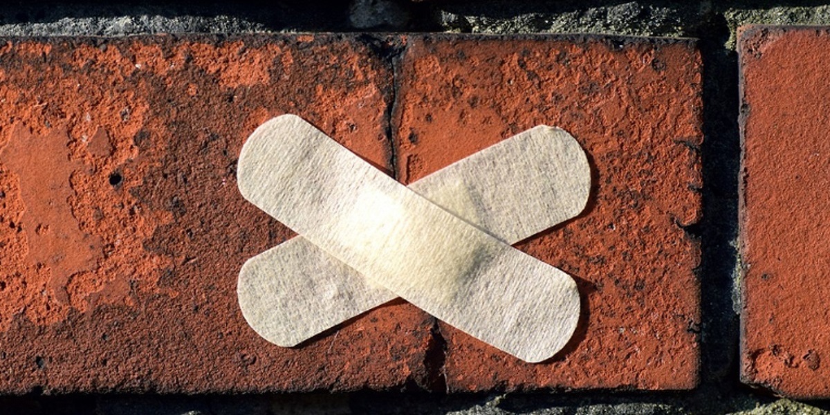 A damaged façade that might need renovation works. 
