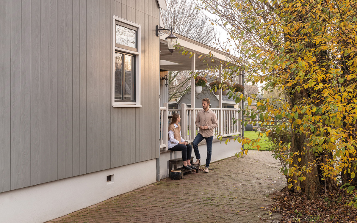 Nous avons rénové nous-mêmes notre cottage avec des lames de façade Cedral ! Résultat ? Un relooking intemporel et élégant 