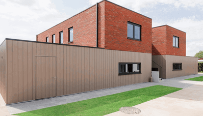 Subtiel samenspel tussen Cedral sidings en genuanceerde gevelsteen