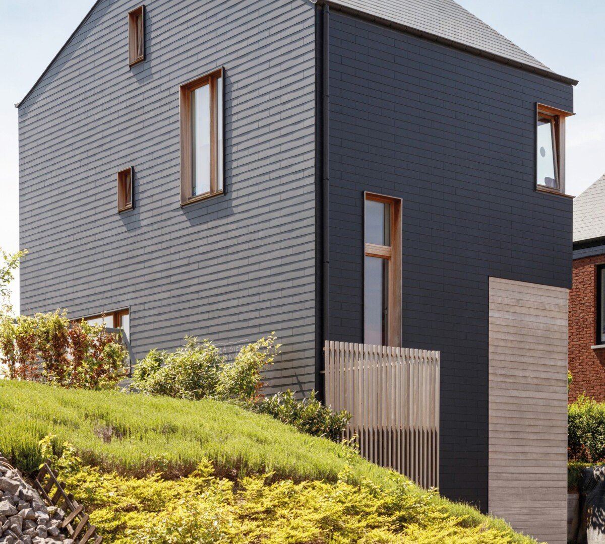 Gevelbekleding met Cedral leien in vezelcement, moderne woning bekleed met Cedral leien