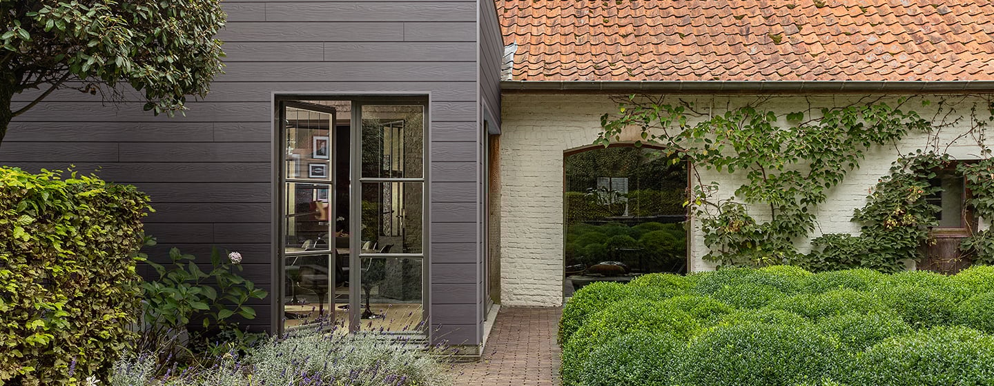 Landelijke woning met grijze Cedral gevelbekleding