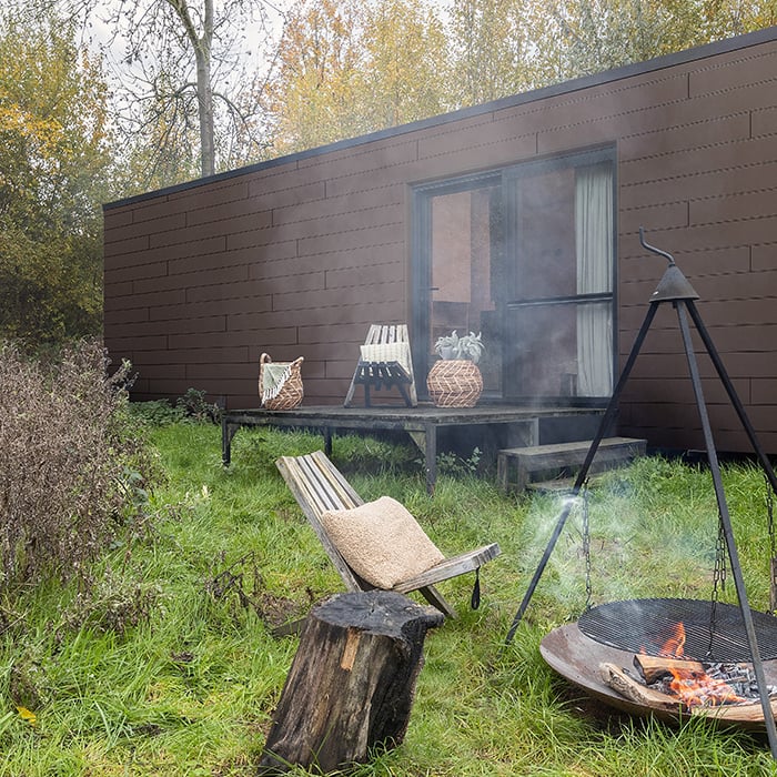 Fassade mit Paneelen der Natural Collection, natürliche Farbnuancen und dezente Struktur schaffen ein harmonisches, authentisches Erscheinungsbild