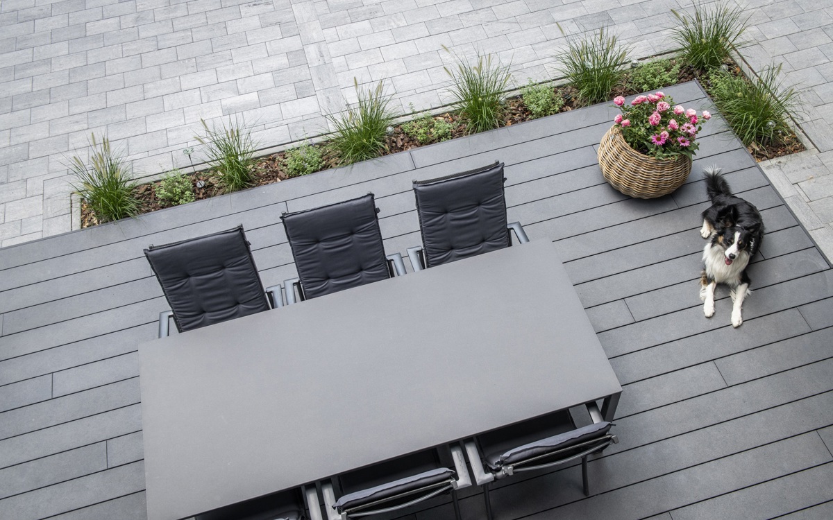 Modern terras rond een zwembad in Balen (testimonial)