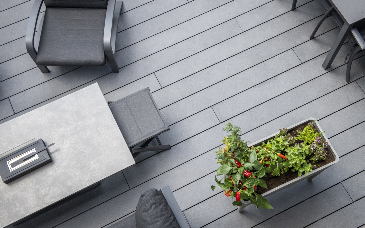 Modern terras rond een zwembad in Balen (testimonial)