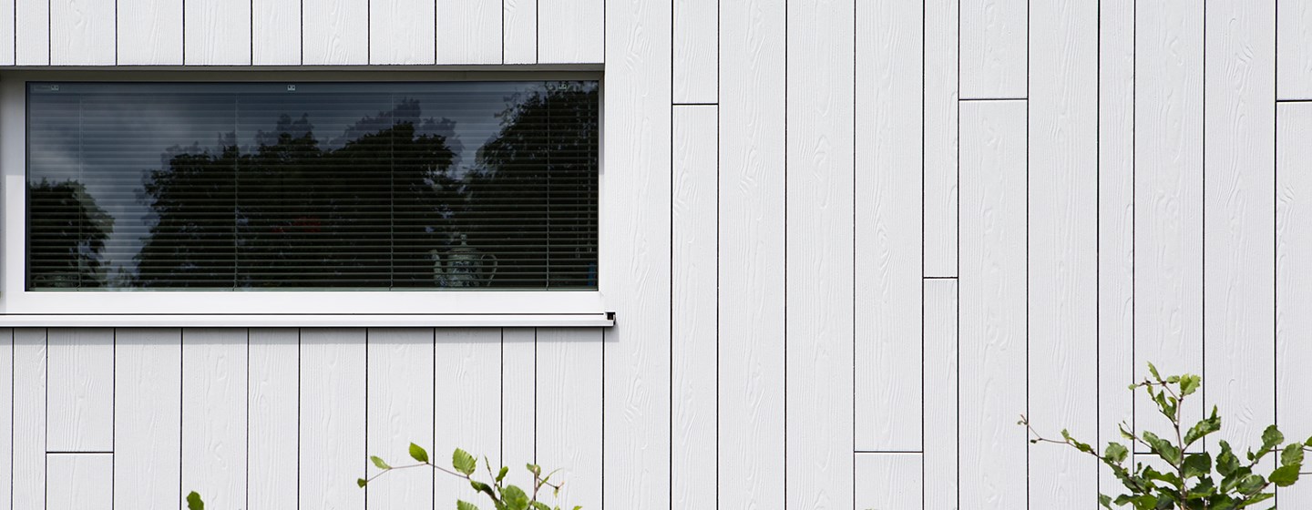 Casa minimalista con siding vertical5/5