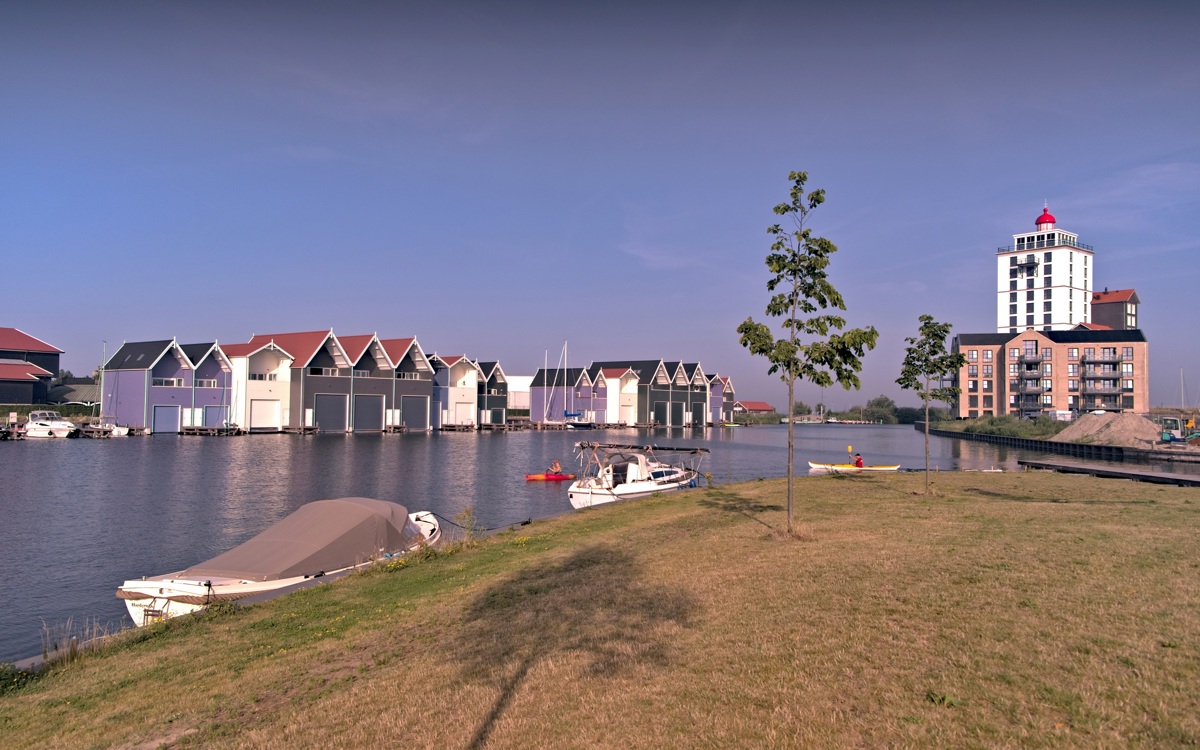 Allure élégante et beau mélange de couleurs pour les ‘abris à bateau’ de Harderwijk