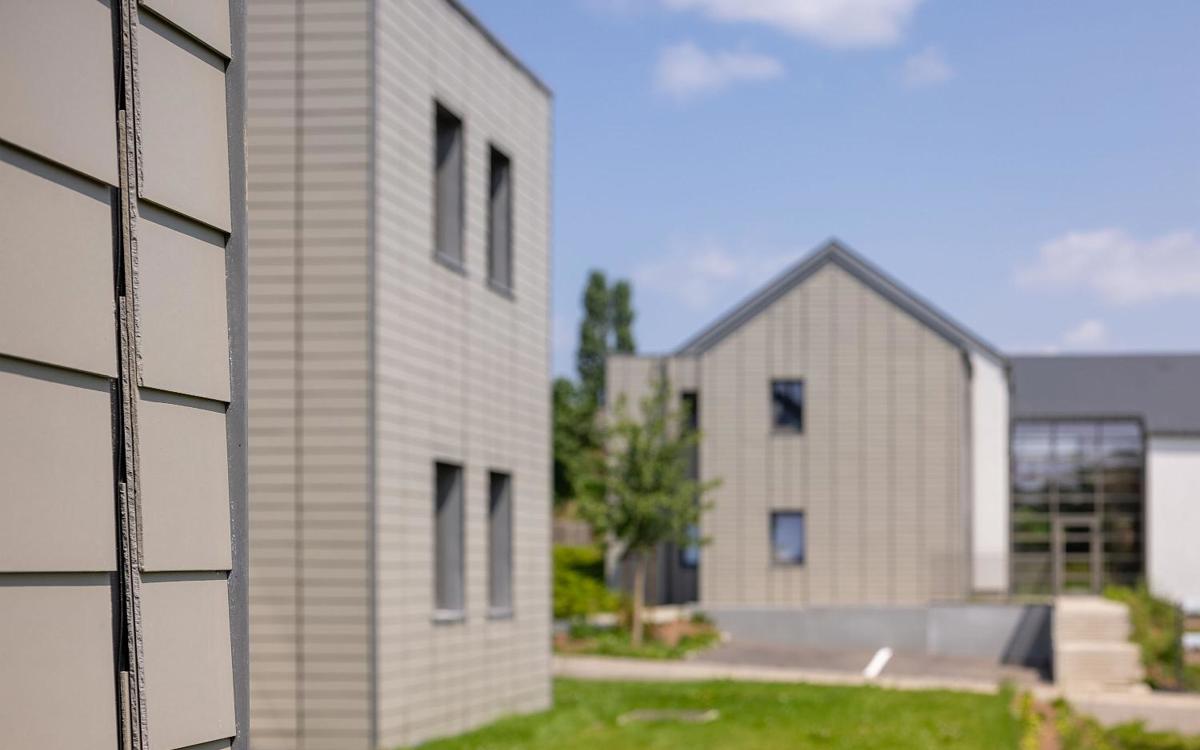 L’ardoise gris perle pour donner de l’éclat au logement social