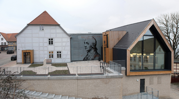 Dunkle Schindel für Dichterdenkmal