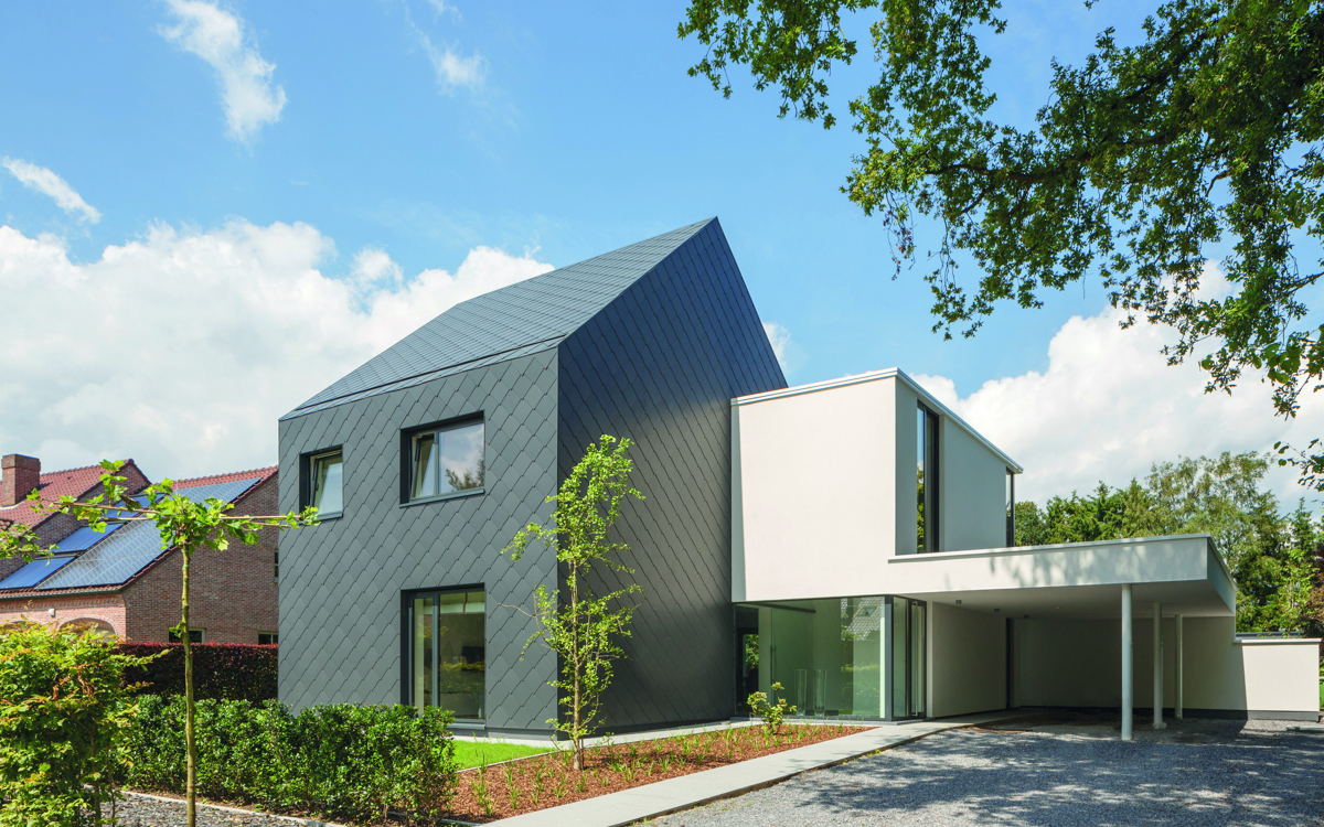 Slates for your home: 5 trendy roofs and facades