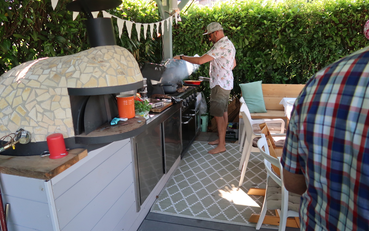 Geniet nog meer van je tuin dankzij een hippe buitenkeuken 