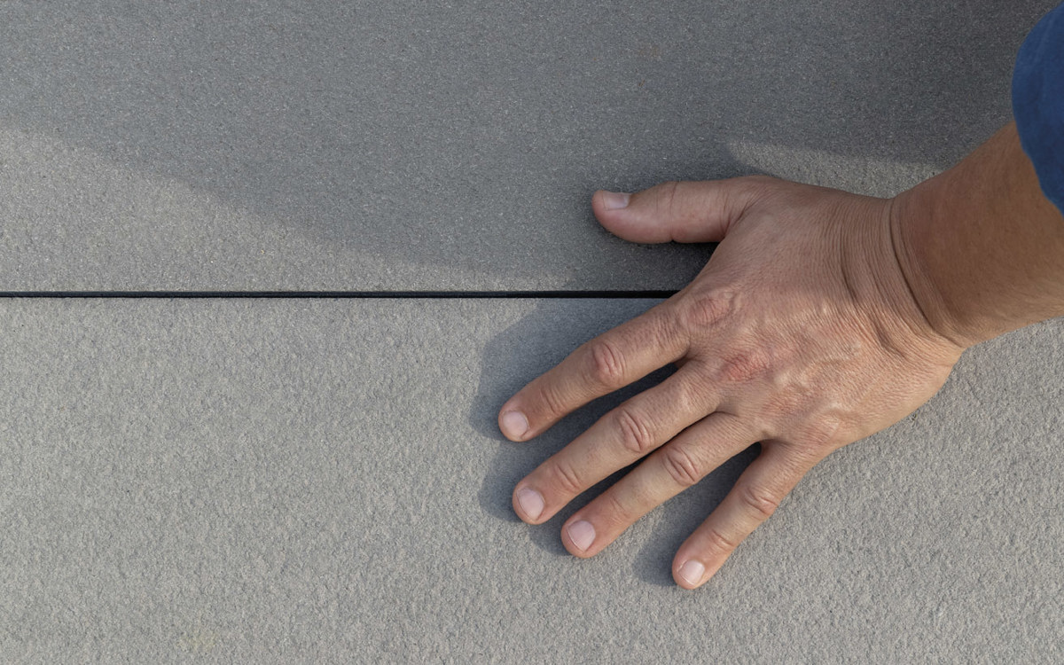 Entscheiden Sie sich für mehr Sicherheit und wählen Sie rutschfeste Cedral Terrassendielen