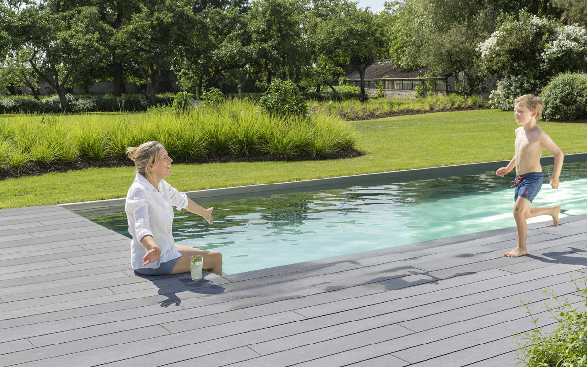 Entscheiden Sie sich für mehr Sicherheit und wählen Sie rutschfeste Cedral Terrassendielen